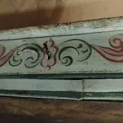 Lacquered wooden writing table, lacquered and painted, 18th century. Tuscan.