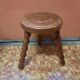 Tabouret tripode en bois