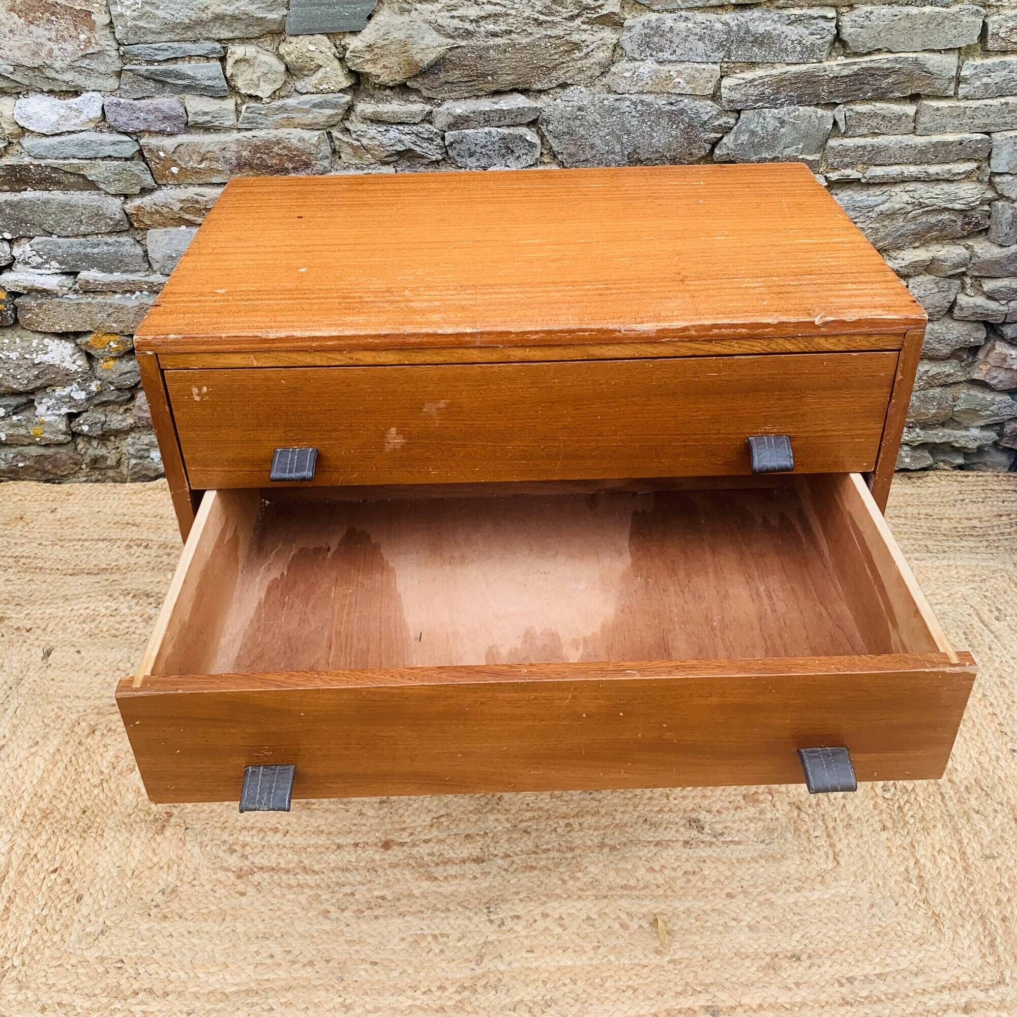 Vintage chest of drawers with leather handles – 1950s/60s