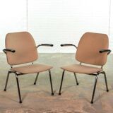 Fauteuils Gispen de Martin de Wit sur structure en acier chromé avec. Accoudoir en bakélite