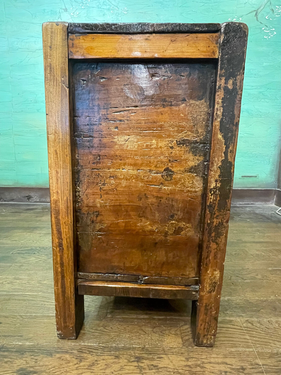 Antique Chinese 2-door sideboard