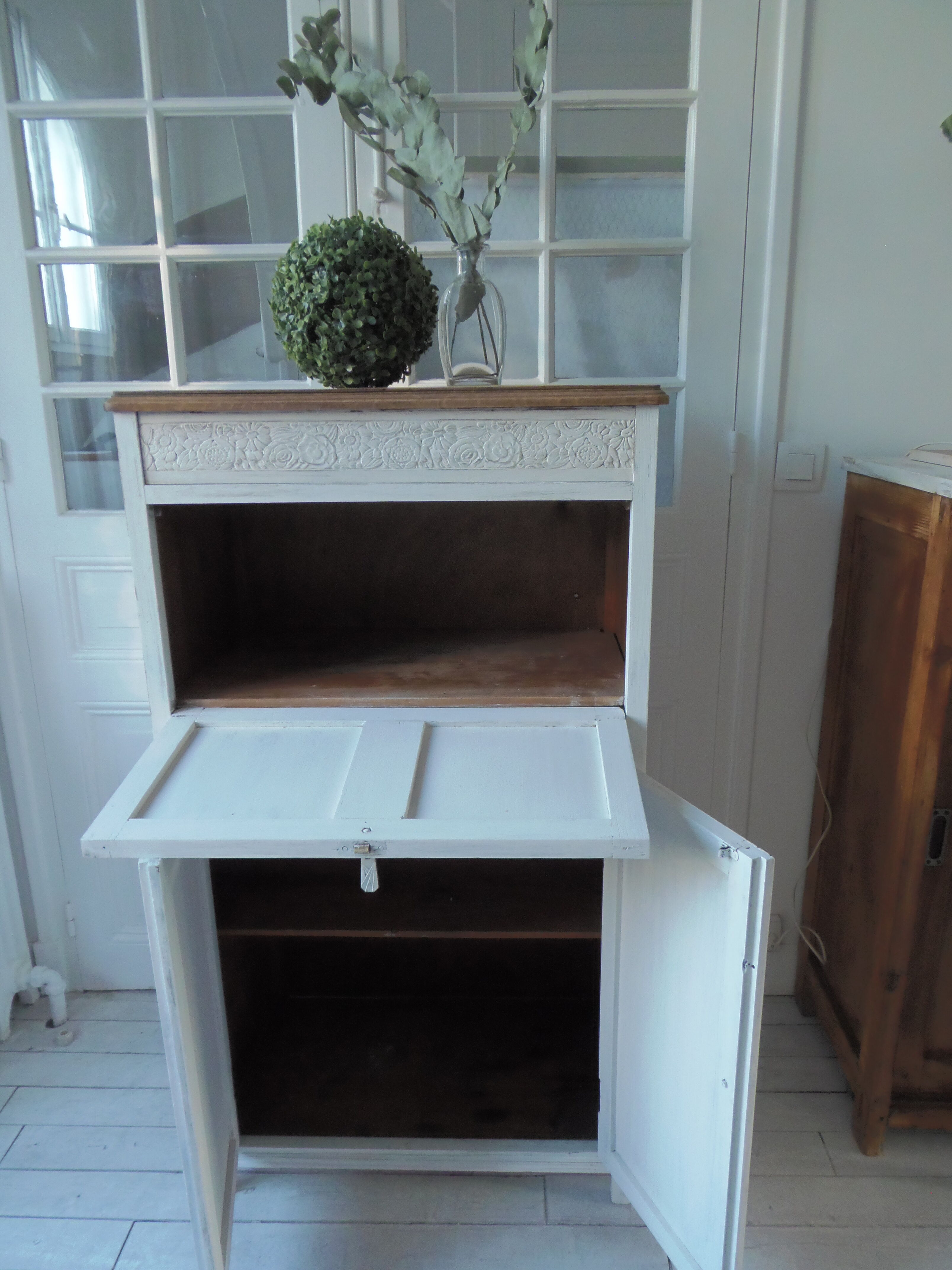 Furniture hifi Art deco Pearl gray patina powder, plateau oak. Furniture vintage revisited in air time for a refined, elegant atmosphere.