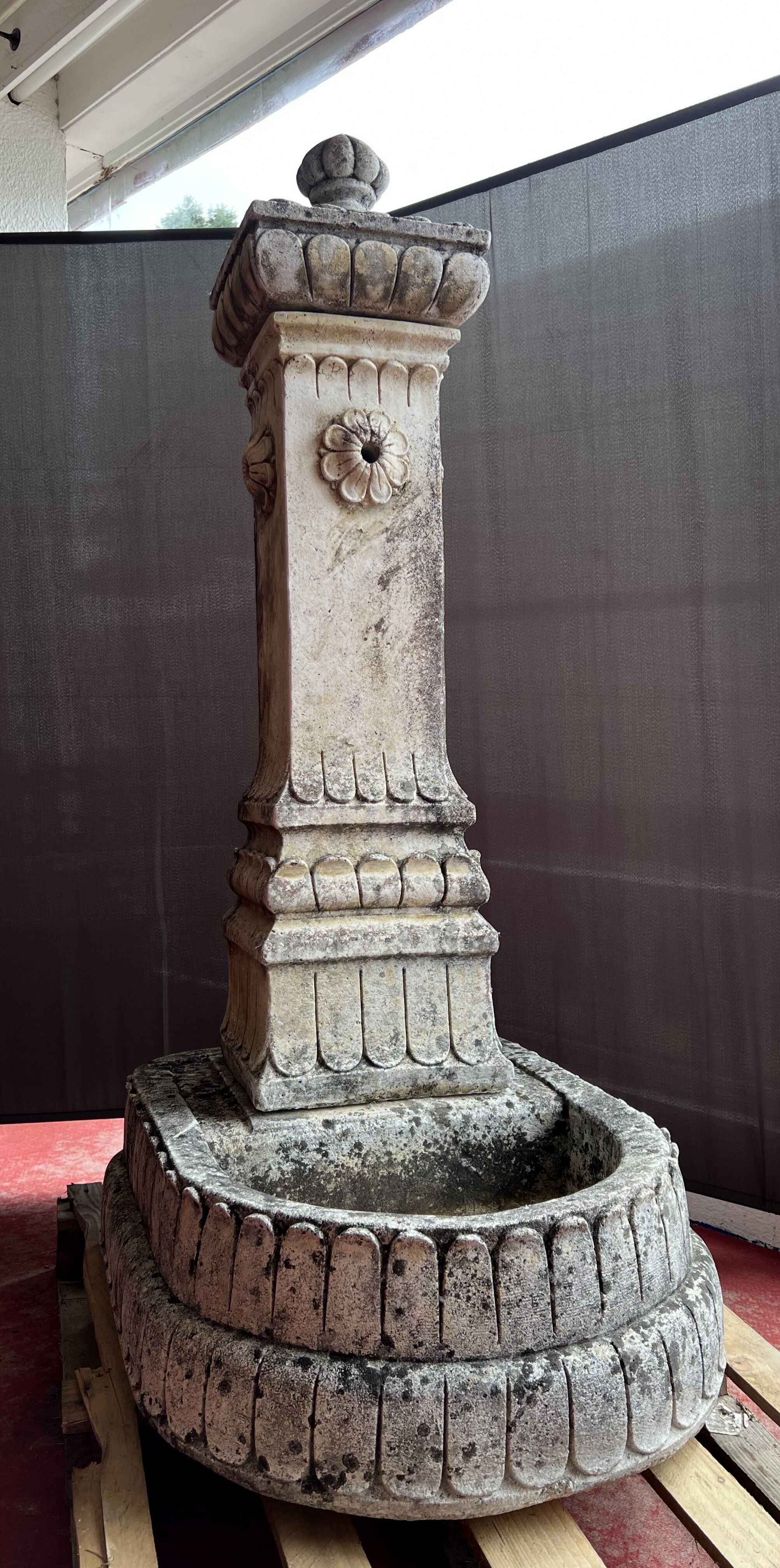 Exceptional large stone fountain nineteenth around 1880 is divided into 3 parts