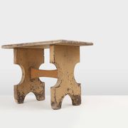 Tabouret bas en bois peint de forme rustique, France vers 1900