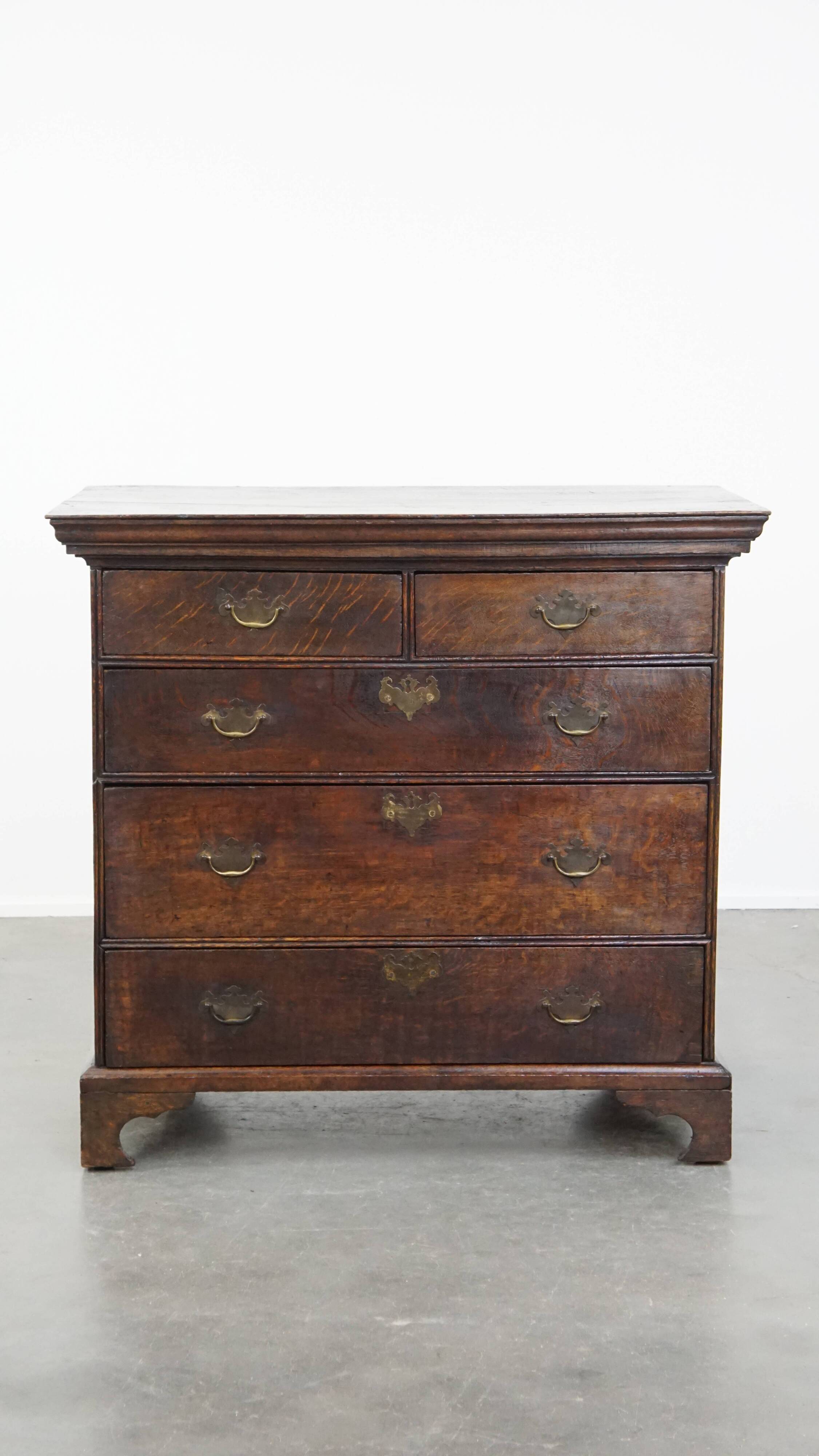 Early 18th century antique English oak chest of drawers with 5 drawers