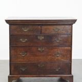 Early 18th century antique English oak chest of drawers with 5 drawers