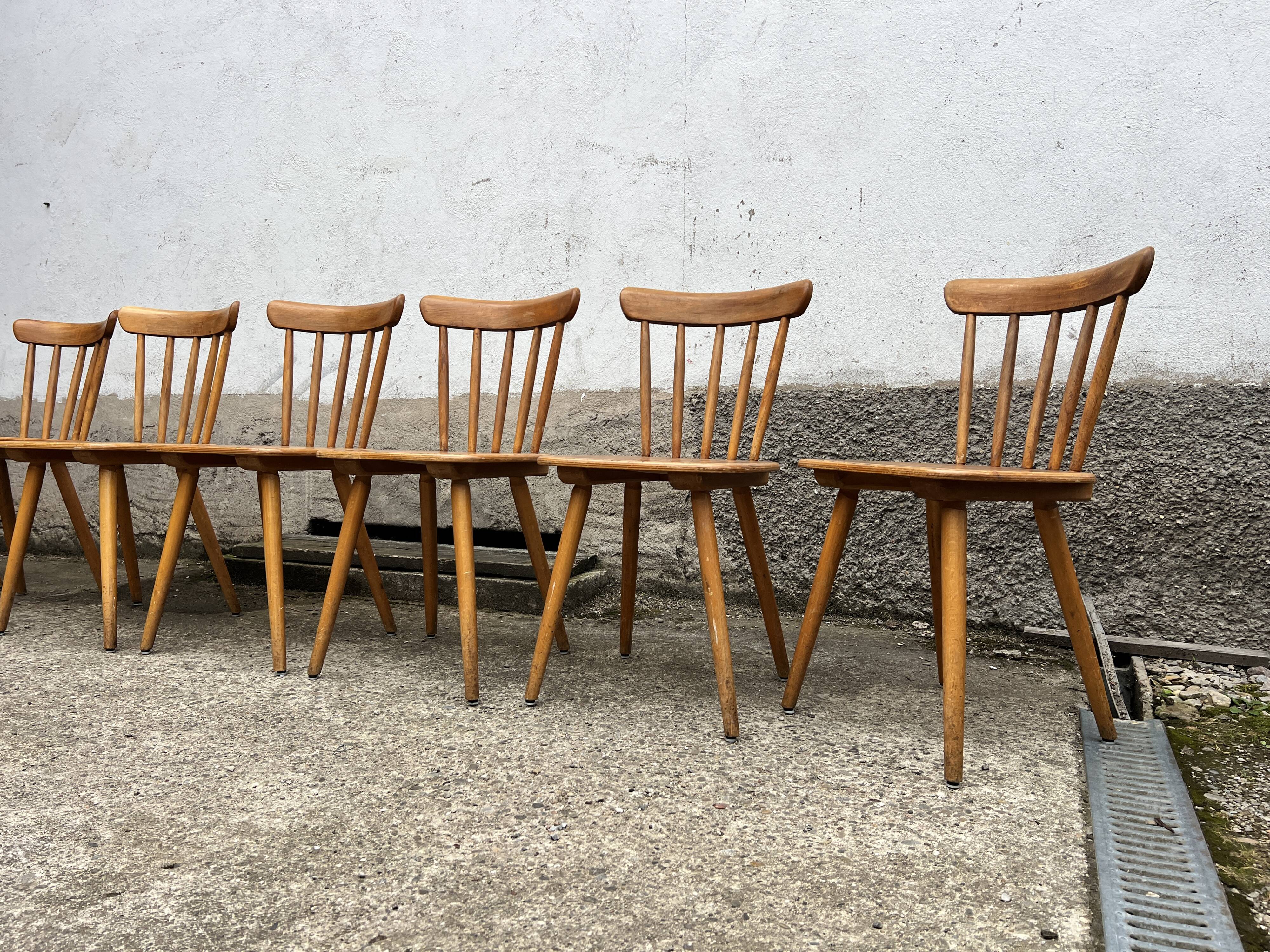 Set of 8 vintage bistro chairs – Warm stained wood – Compass legs