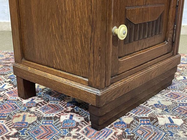 Chevet Art déco en chêne et dessus marbre des années 1930