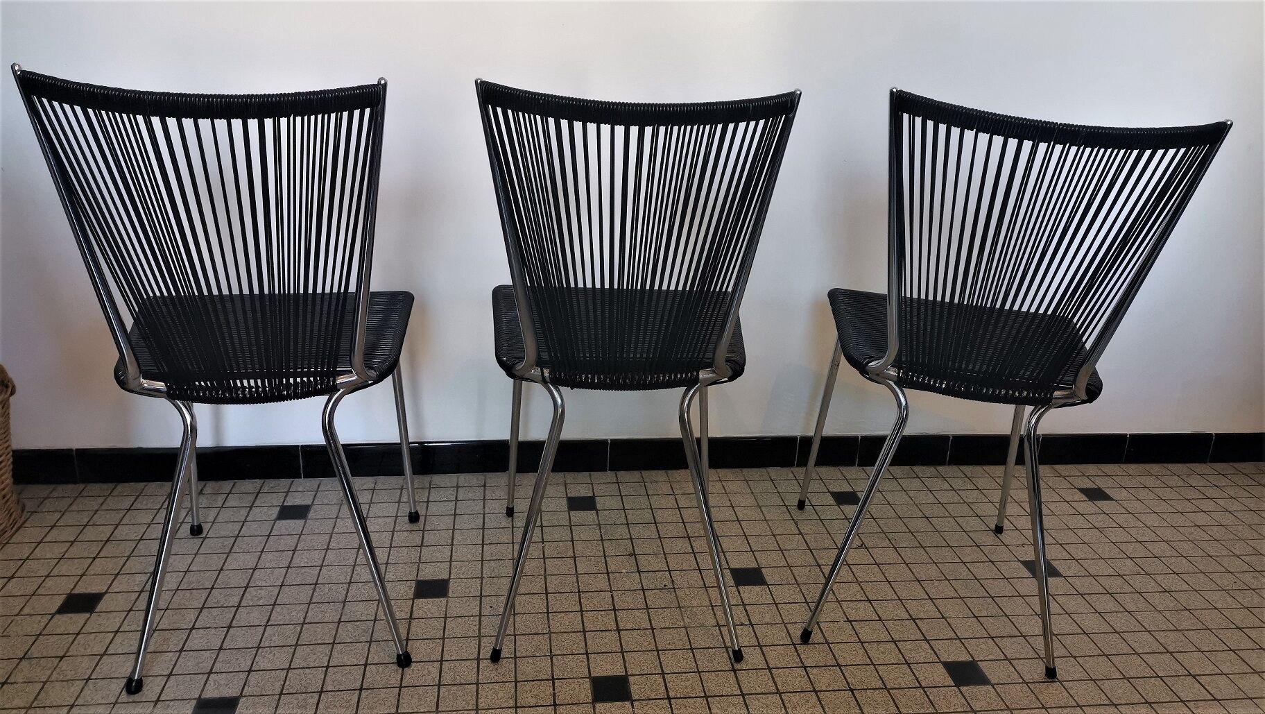 Set of black scoubidou chairs
