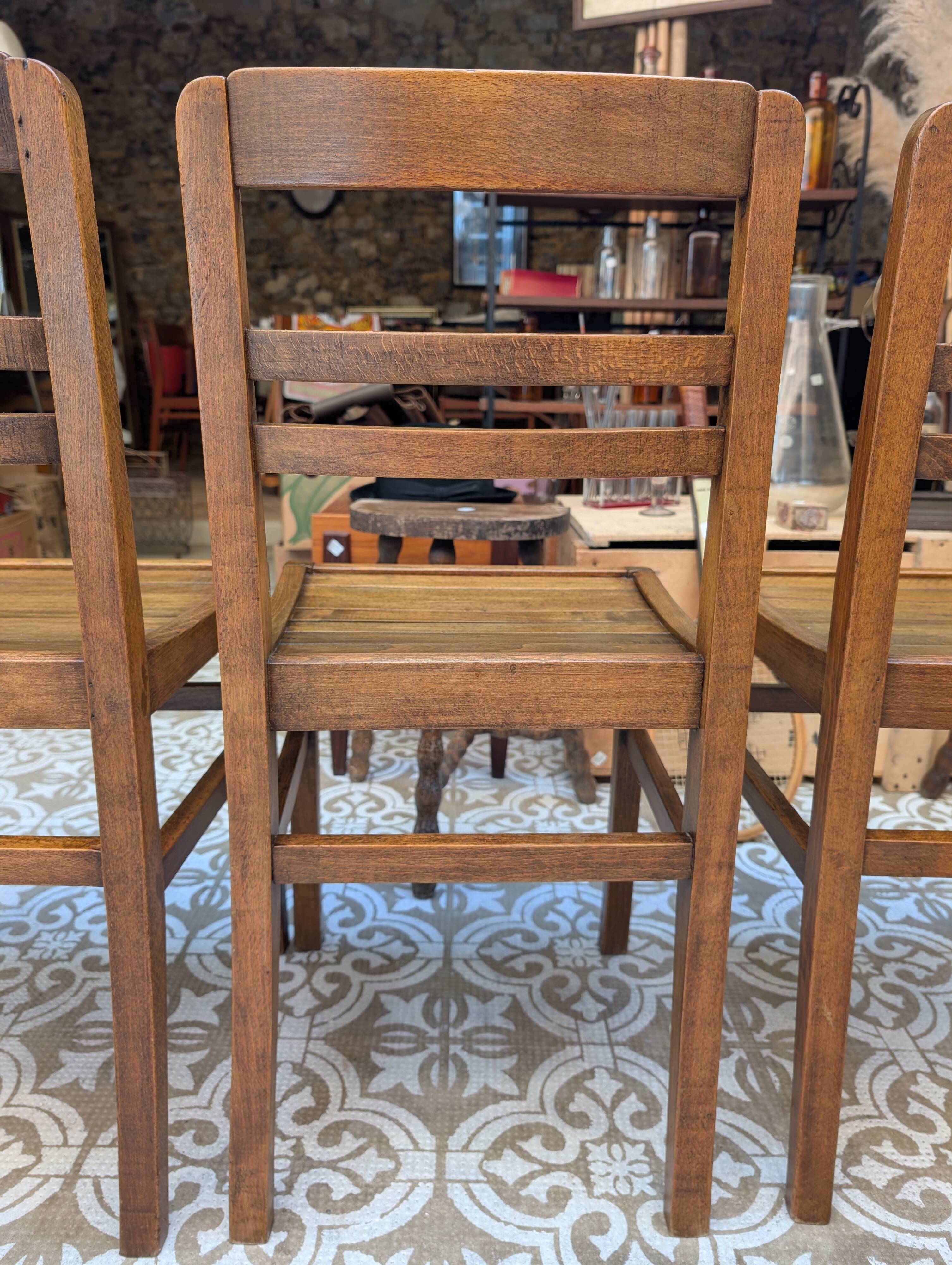 Set of reconstruction chairs