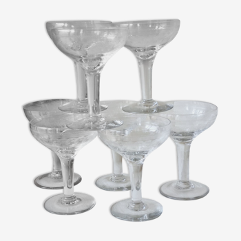 Lot de 8 coupes à champagne en verre soufflé ciselé