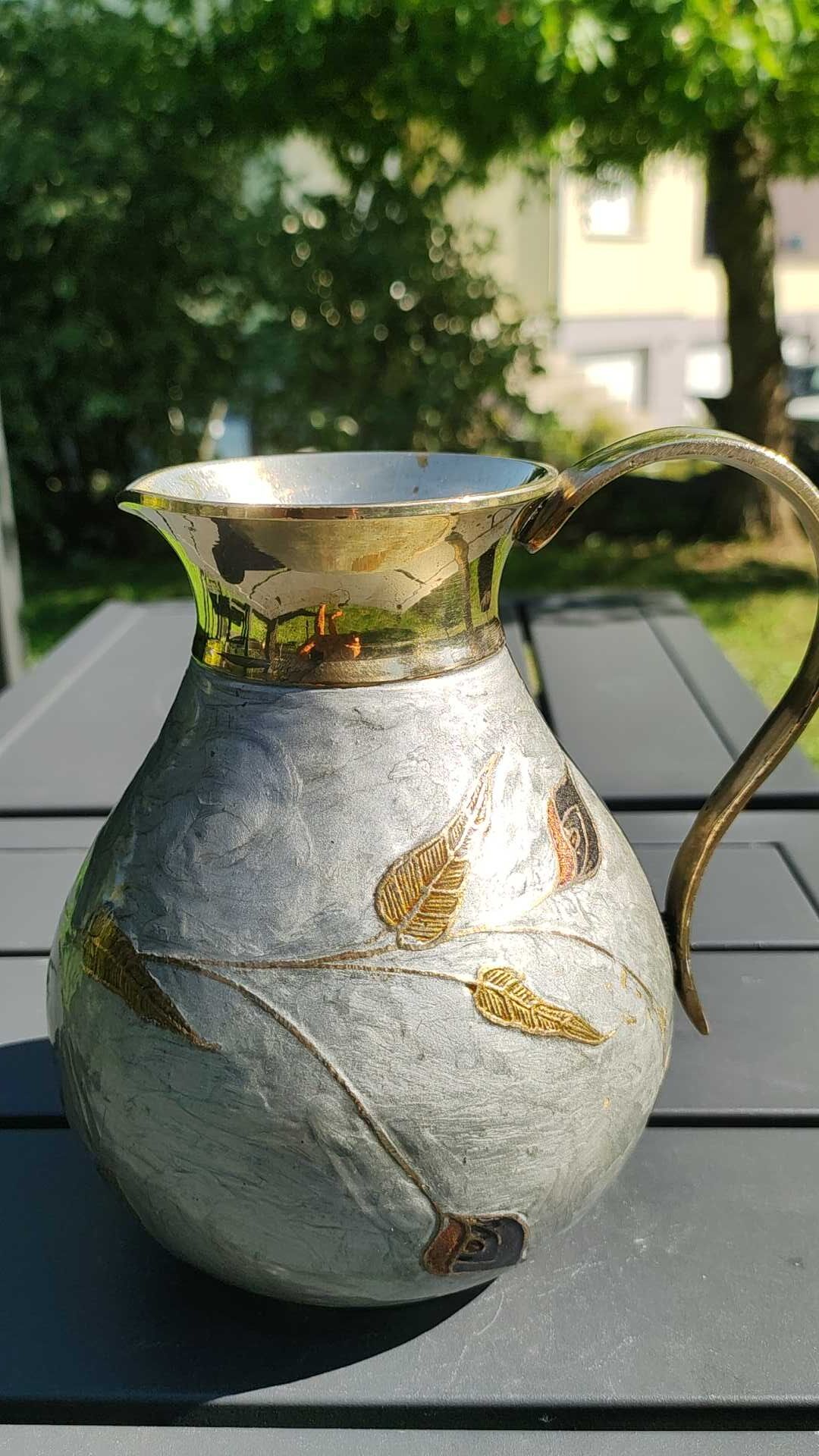 Decorative decanter in solid enamelled brass
