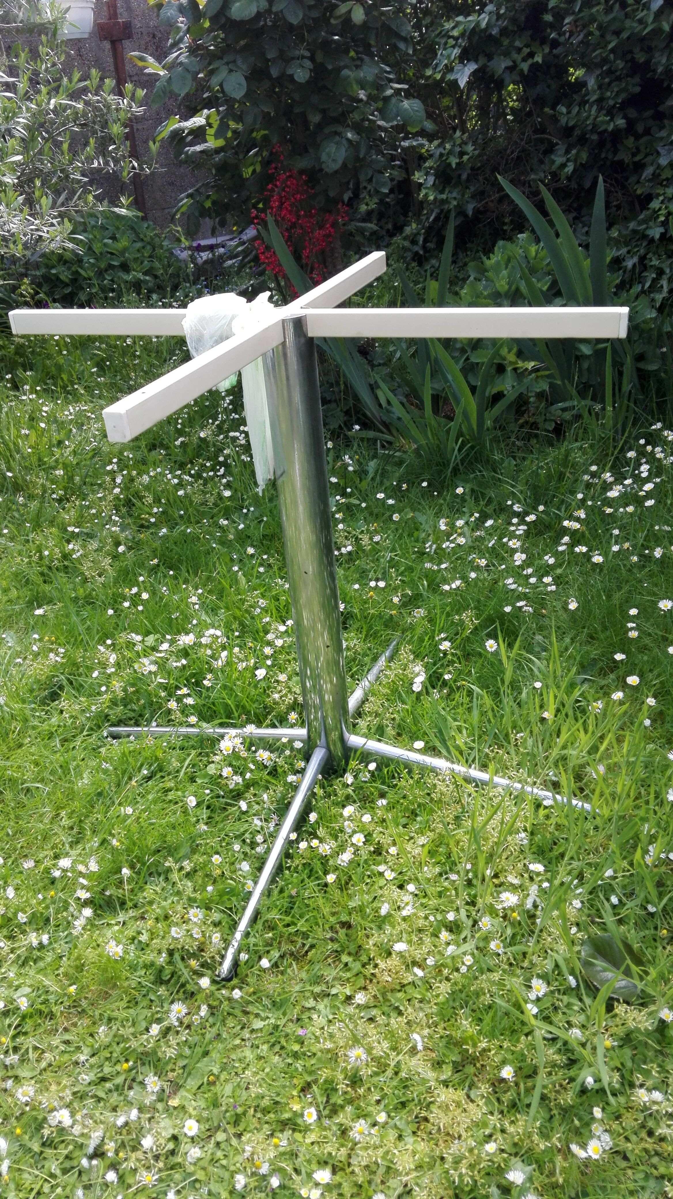 Round table formica light grey vintage