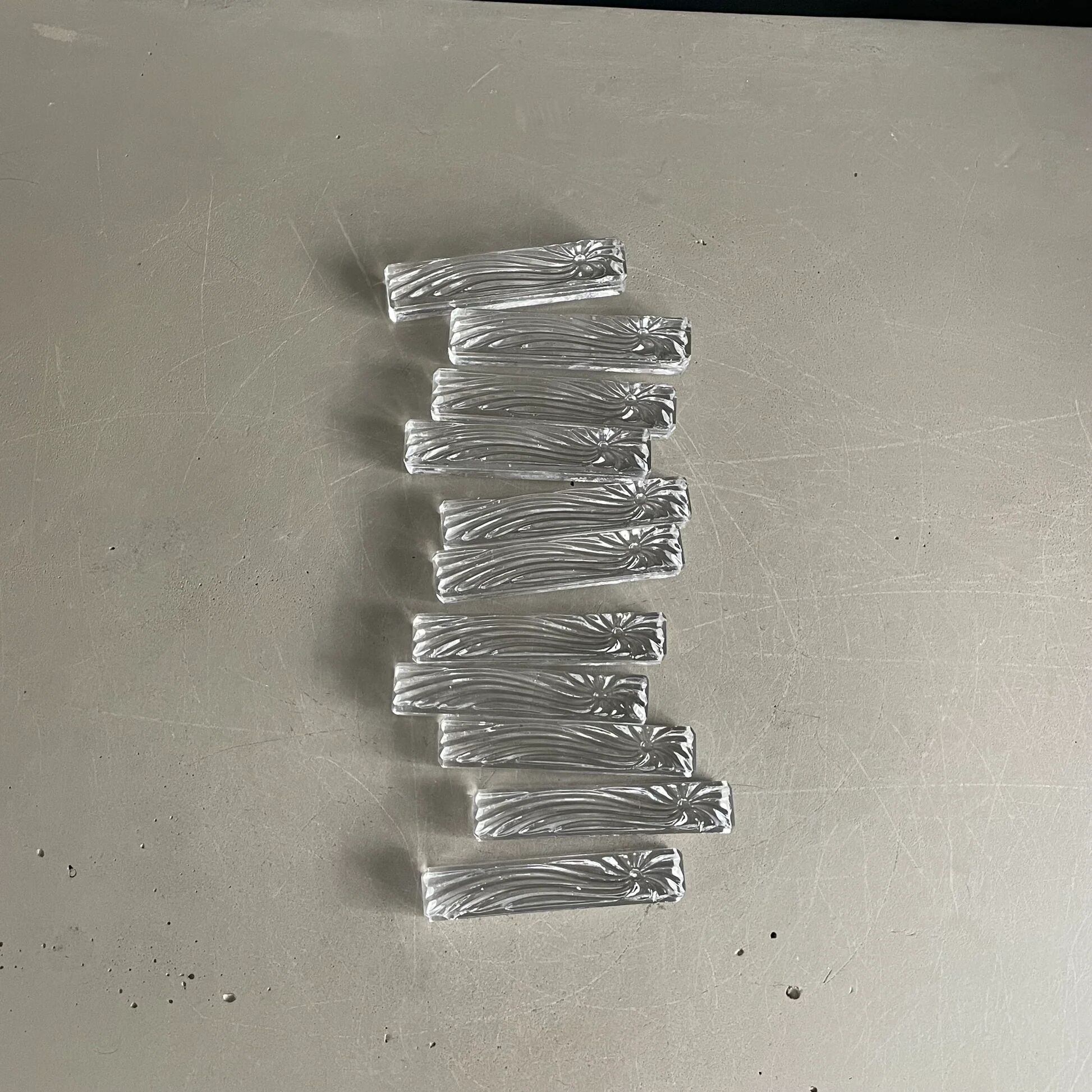 11 moulded glass knife rests - Ref 1167