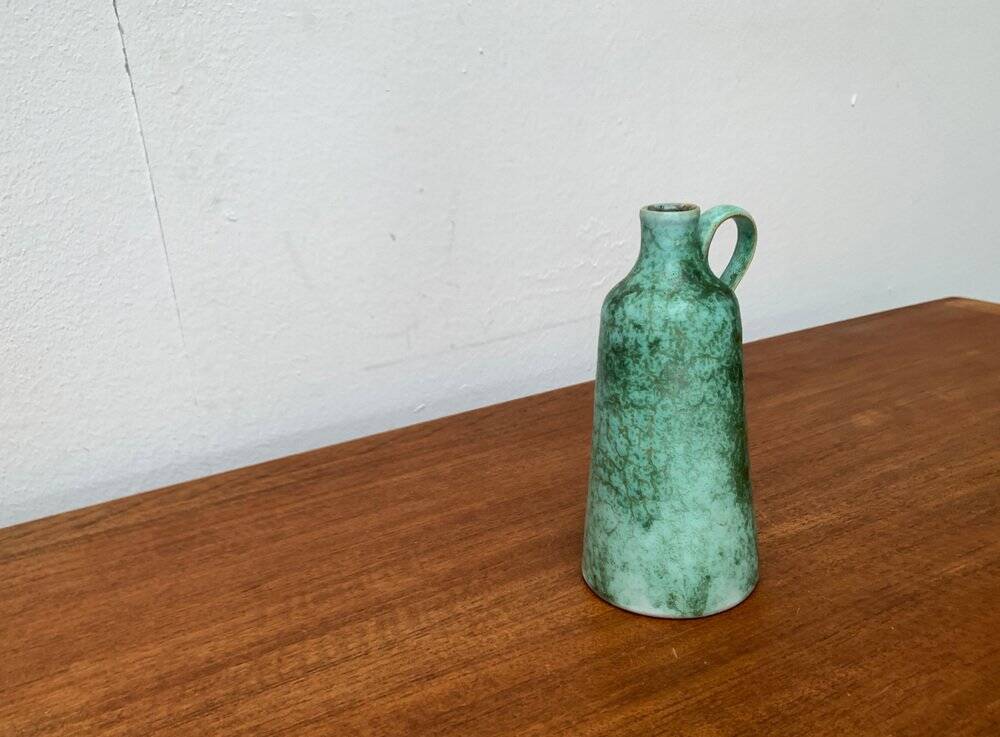 Minimalist ceramic vase carafe from the East German studio GDR by Kerstin and Ralf Unterstab for Kunsttöpferei Unterstab KTU, 1960s.