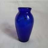 Vase en verre bleu