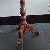 Pedestal table