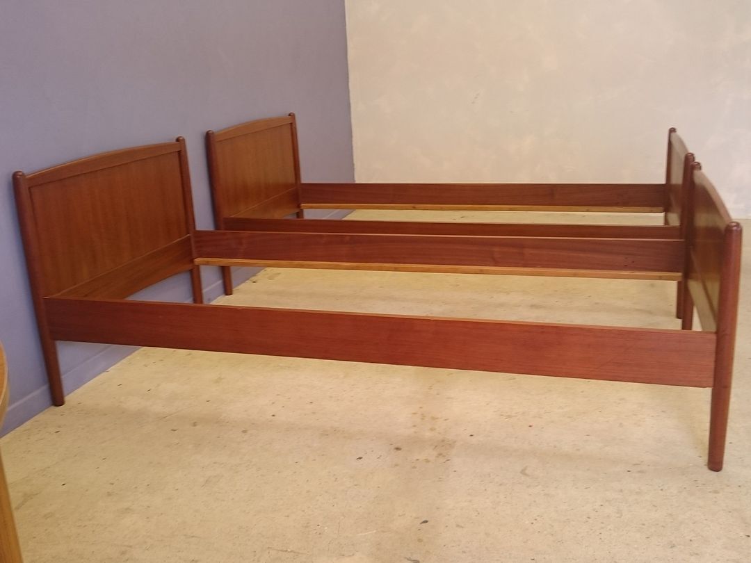 Pair of twin / Scandinavian daybay teak