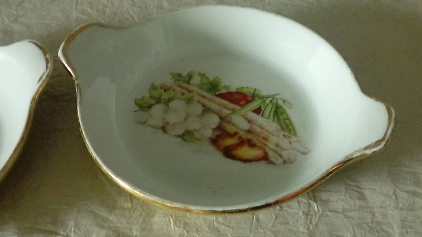 Porcelain egg dishes