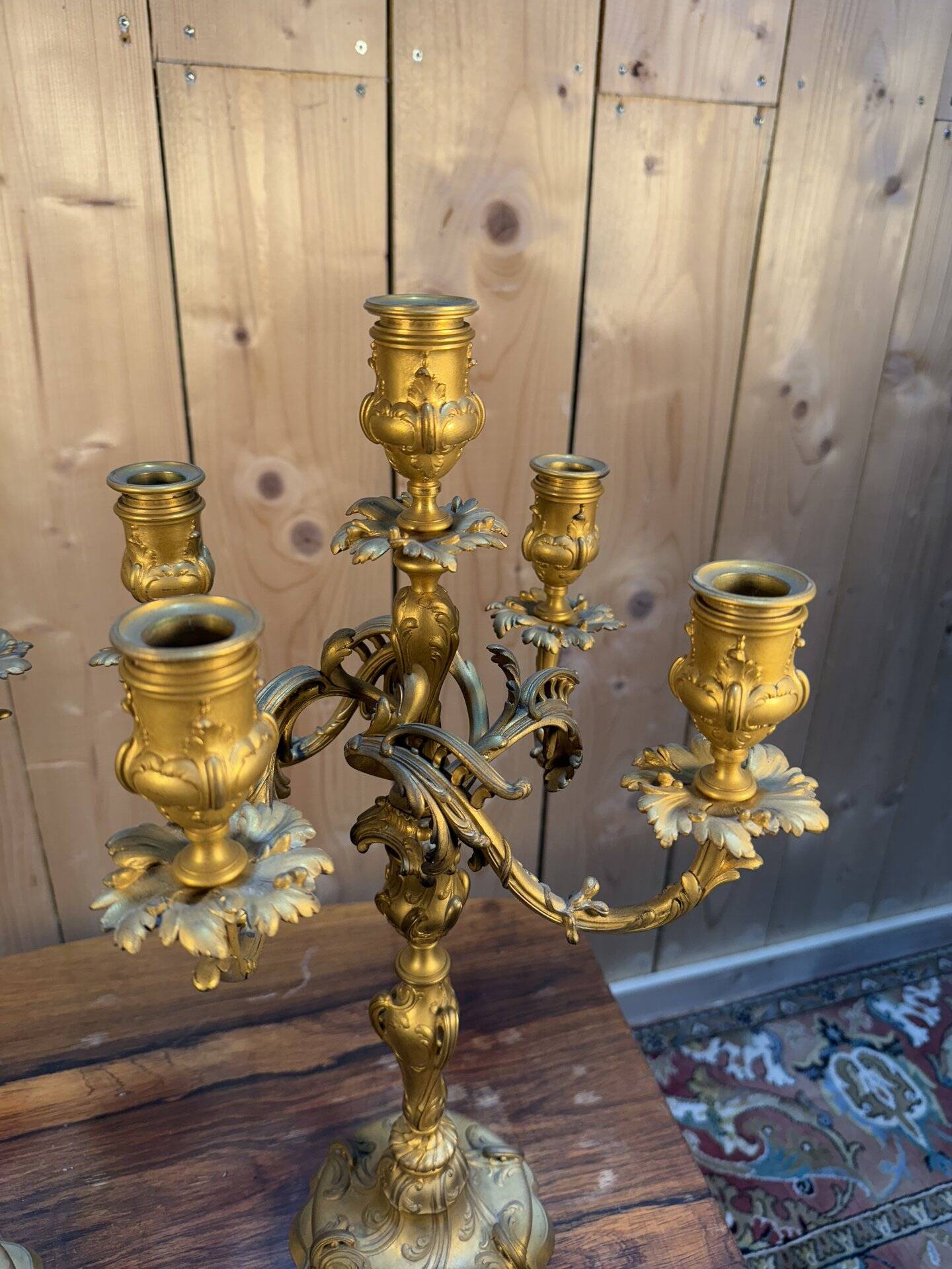 Paire de candélabres de style Louis XV en bronze doré signés Ferdinand Barb