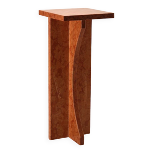 Stèle en marbre rouge