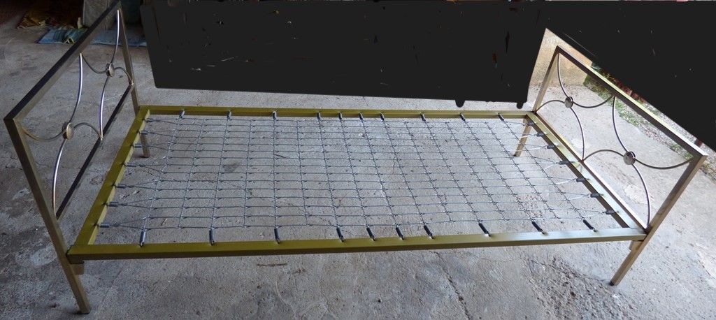 Bed 1 person vintage with metal headboard and footboard and spring metal box spring