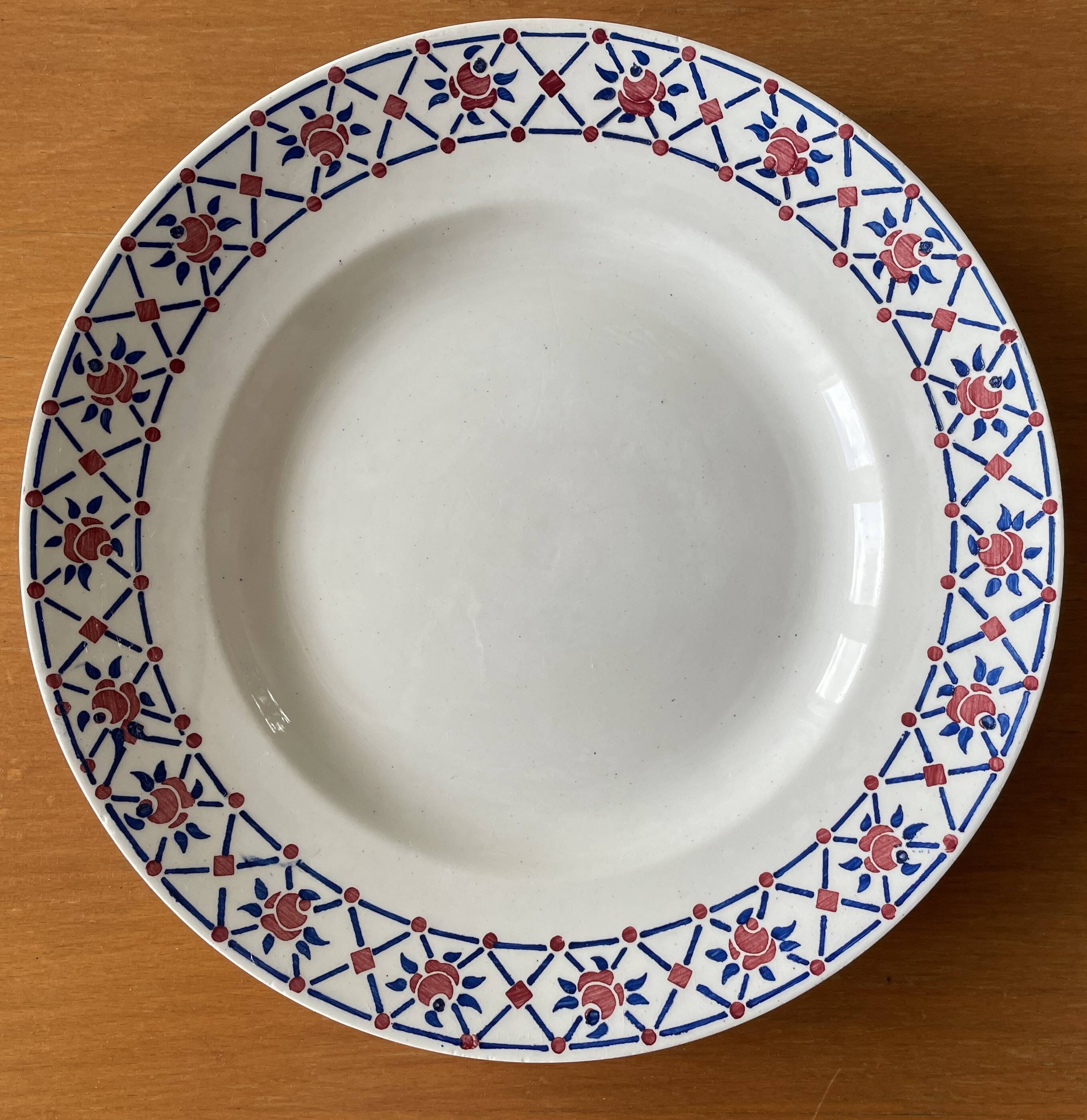 6 antique flat plates in Saint-Amand earthenware (Nord)