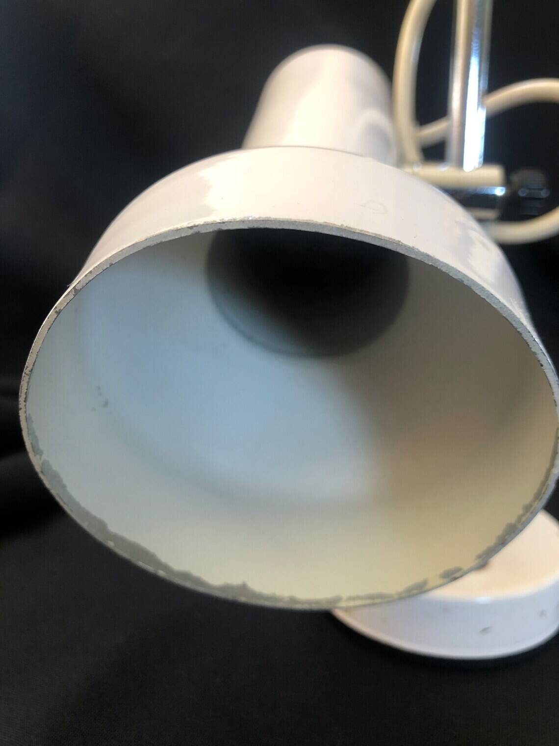 Desk spot lamp in white lacquered metal, Italian work from the 60s and 70s