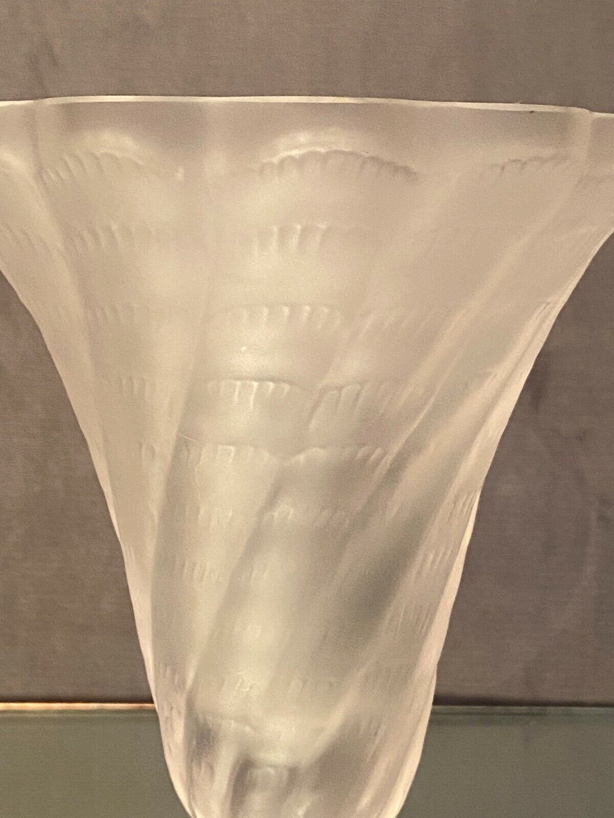 Vase signed lalique