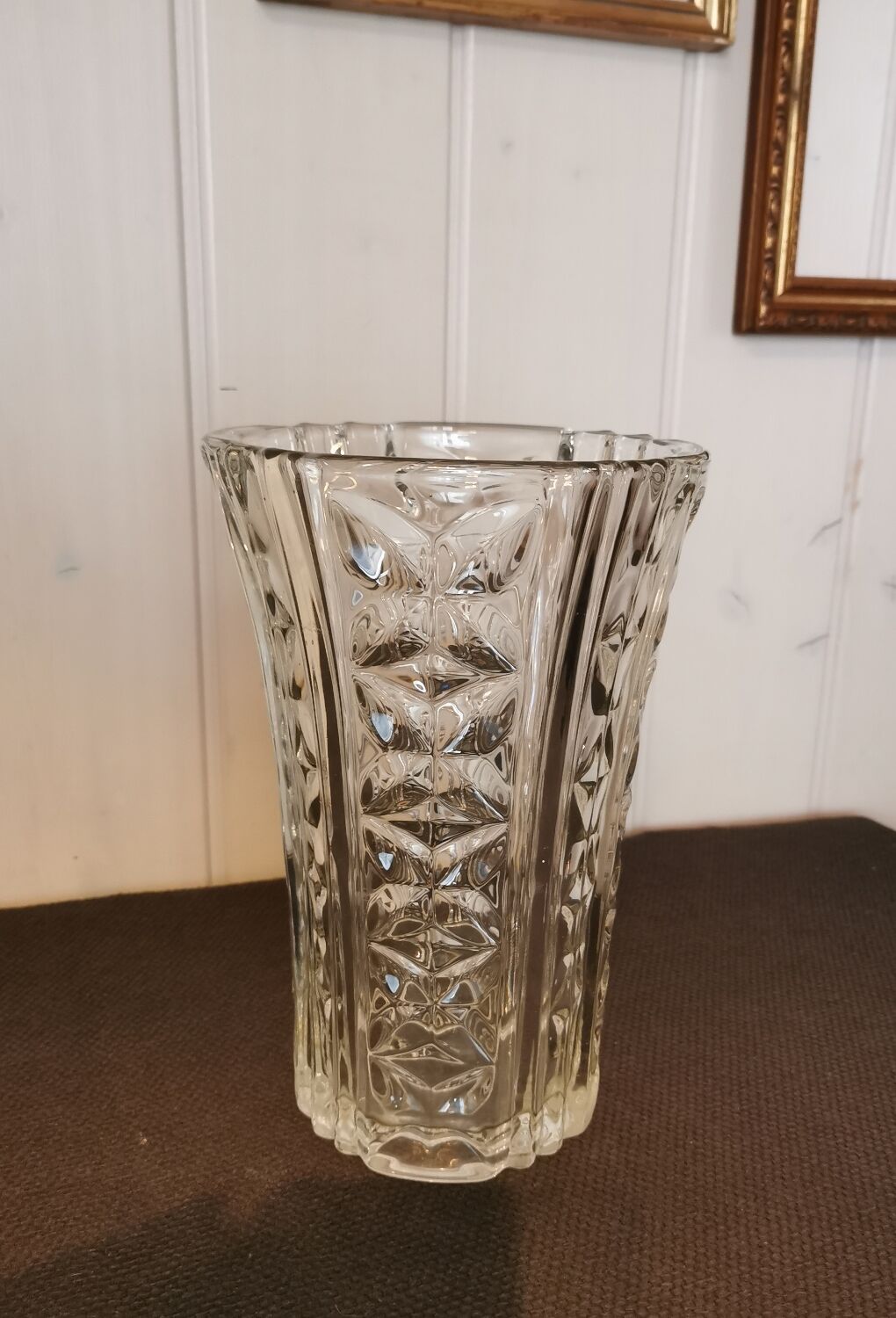Large glass vase Pattern Lines and diamonds