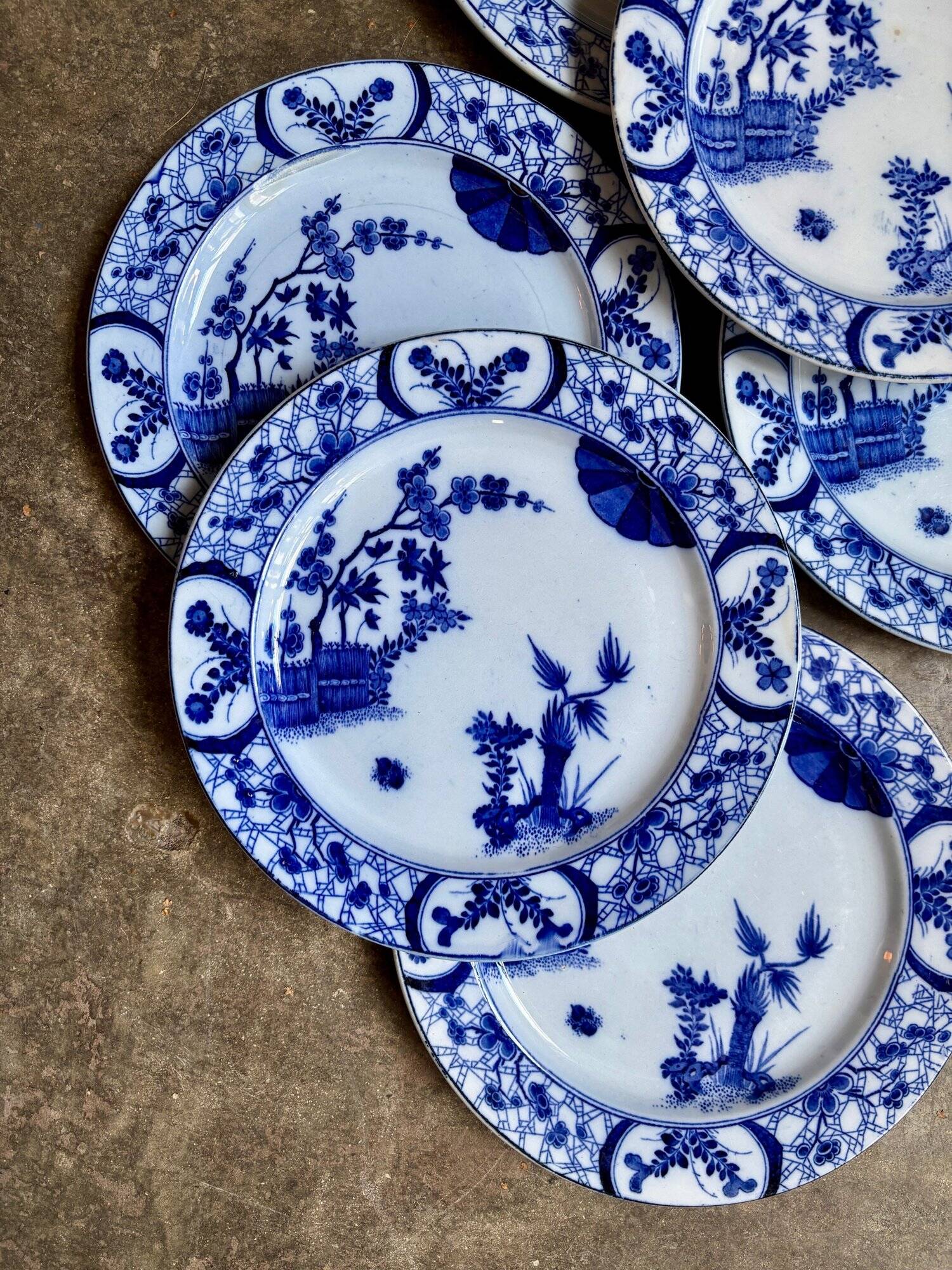 6 Creil and Montereau flat plates in blue earthenware, "Japan" service circa 1895