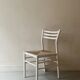 Paire de chaises vintage en bois blanc et paille