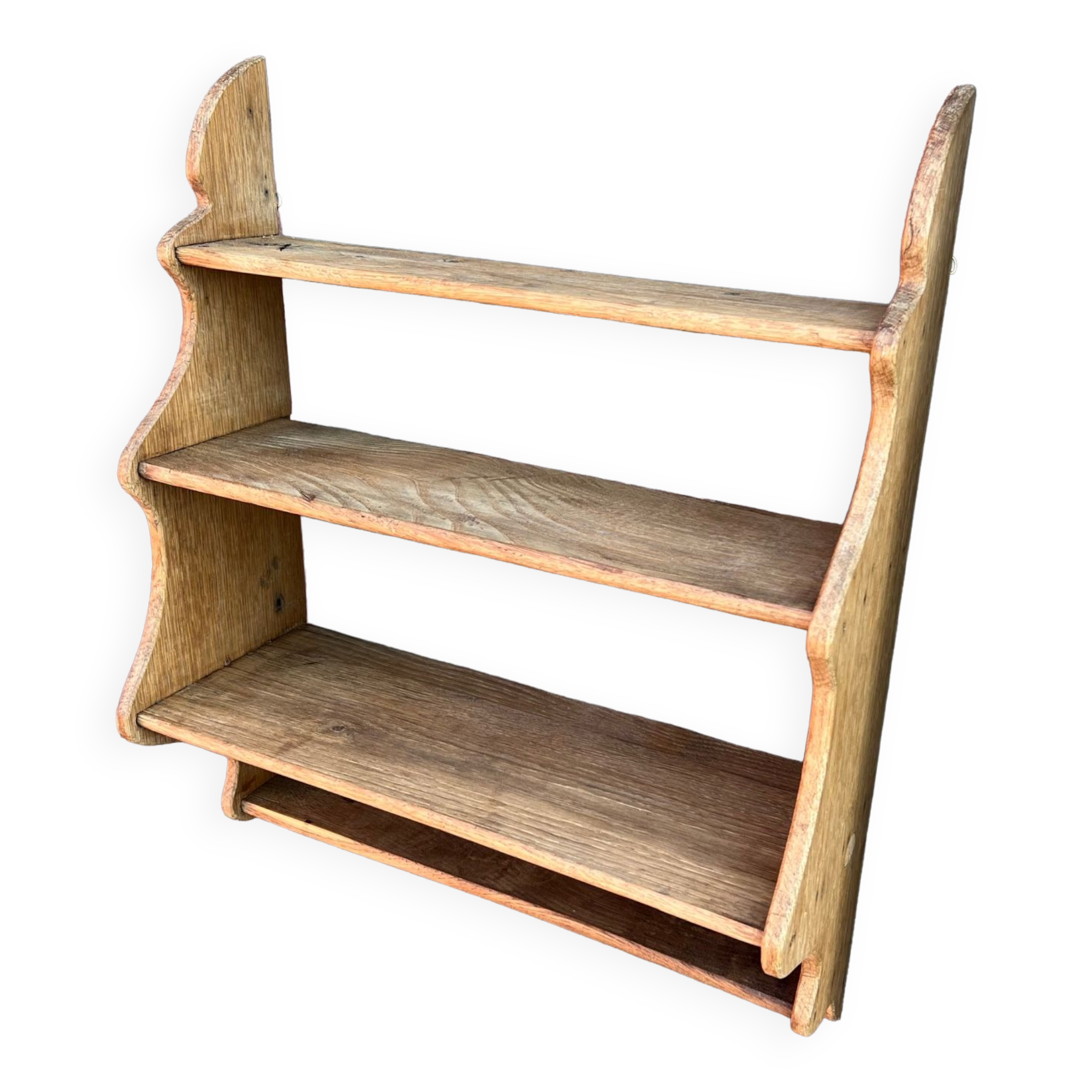 Artisanal shelf in raw wood