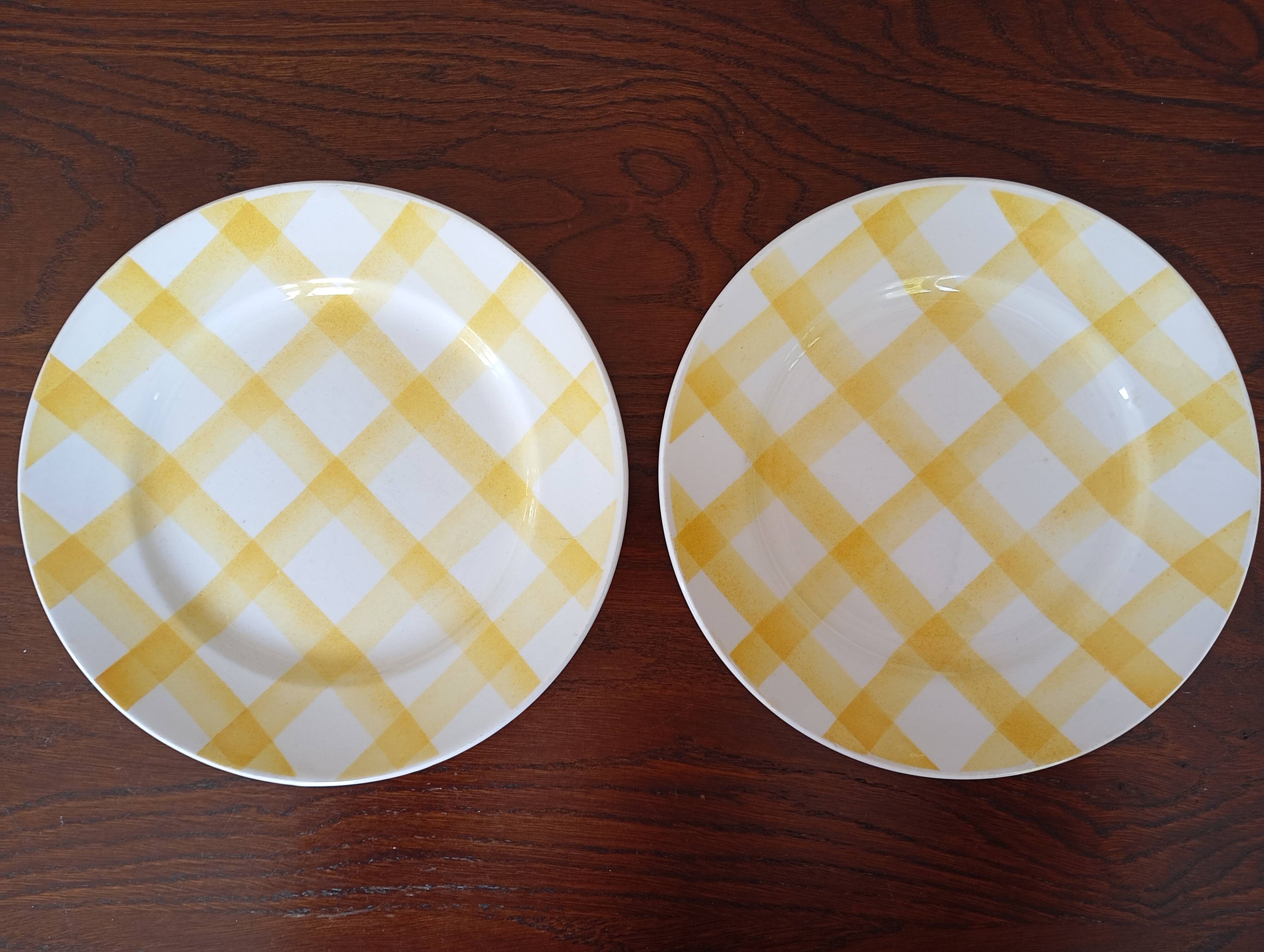 2 Moulin des Loups yellow “Tablecloth” plates