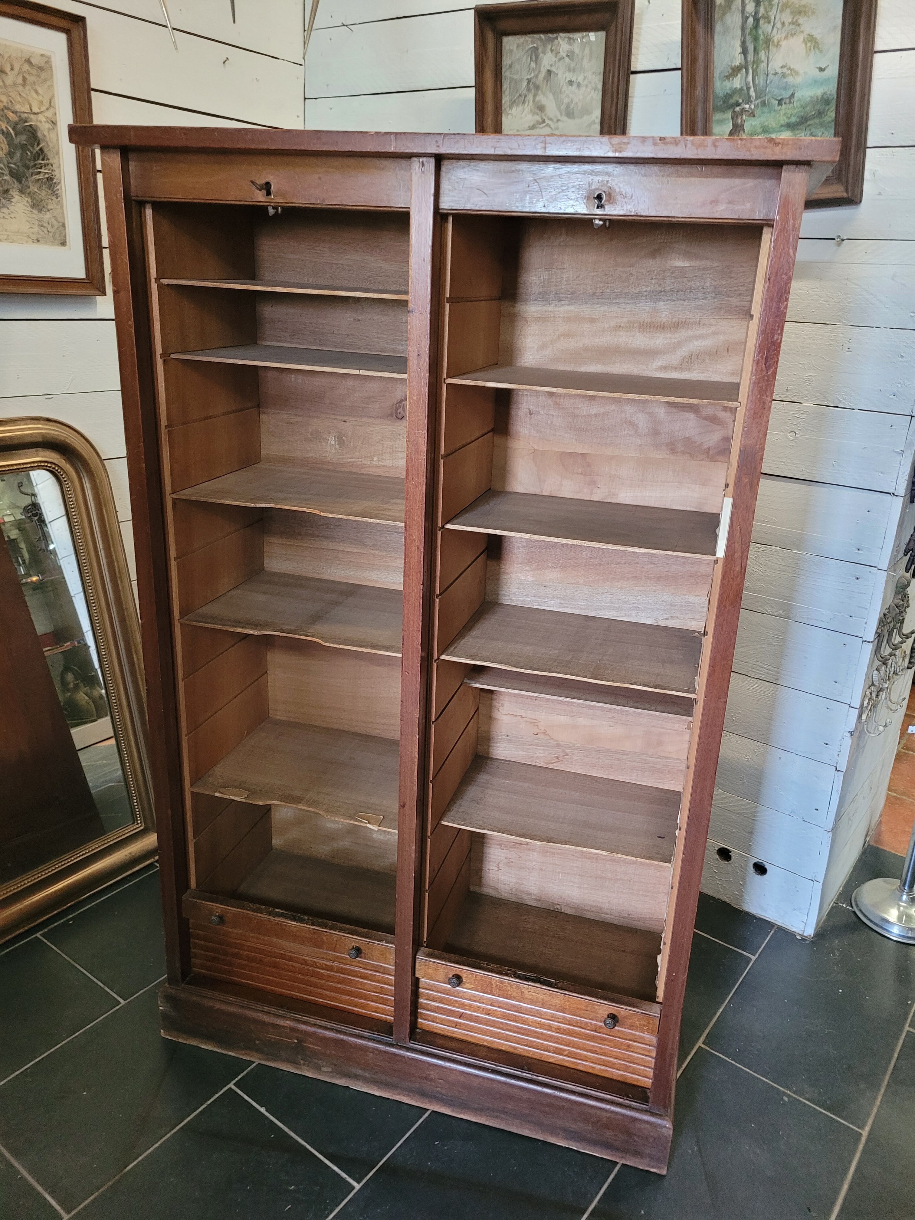 Double curtain binder in blond mahogany