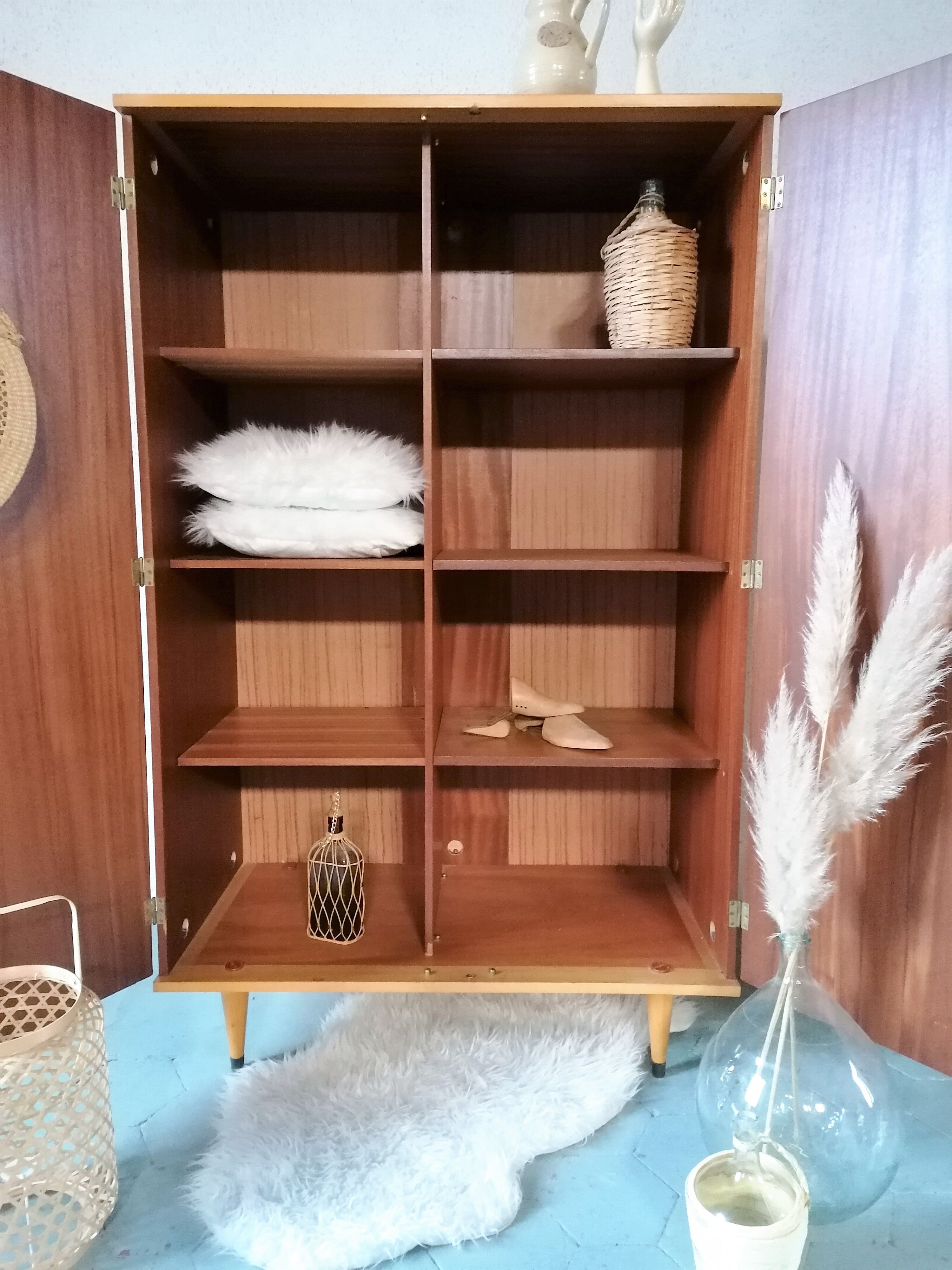 Armoire vintage