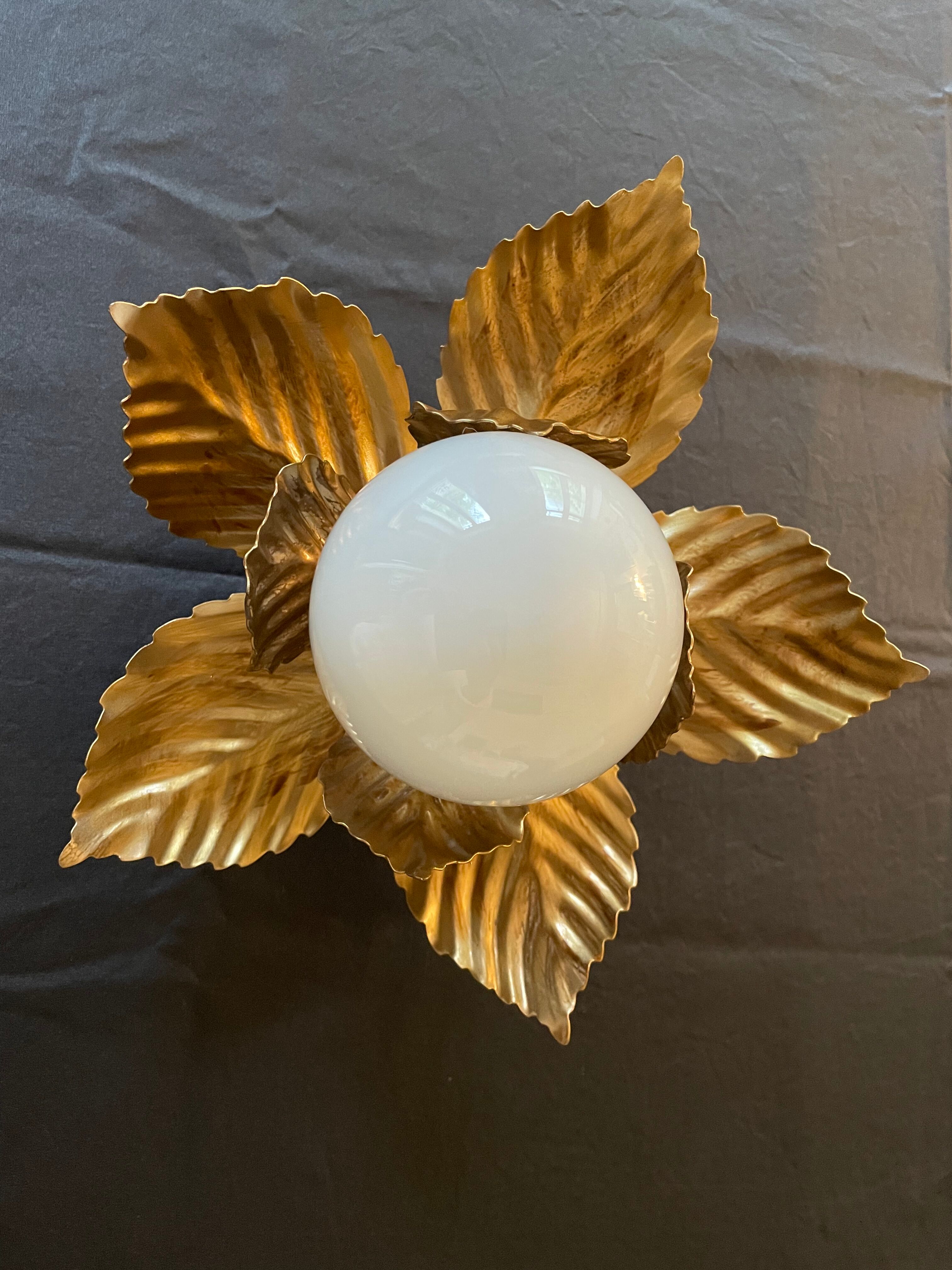 Wall lamp or ceiling lamp golden flower