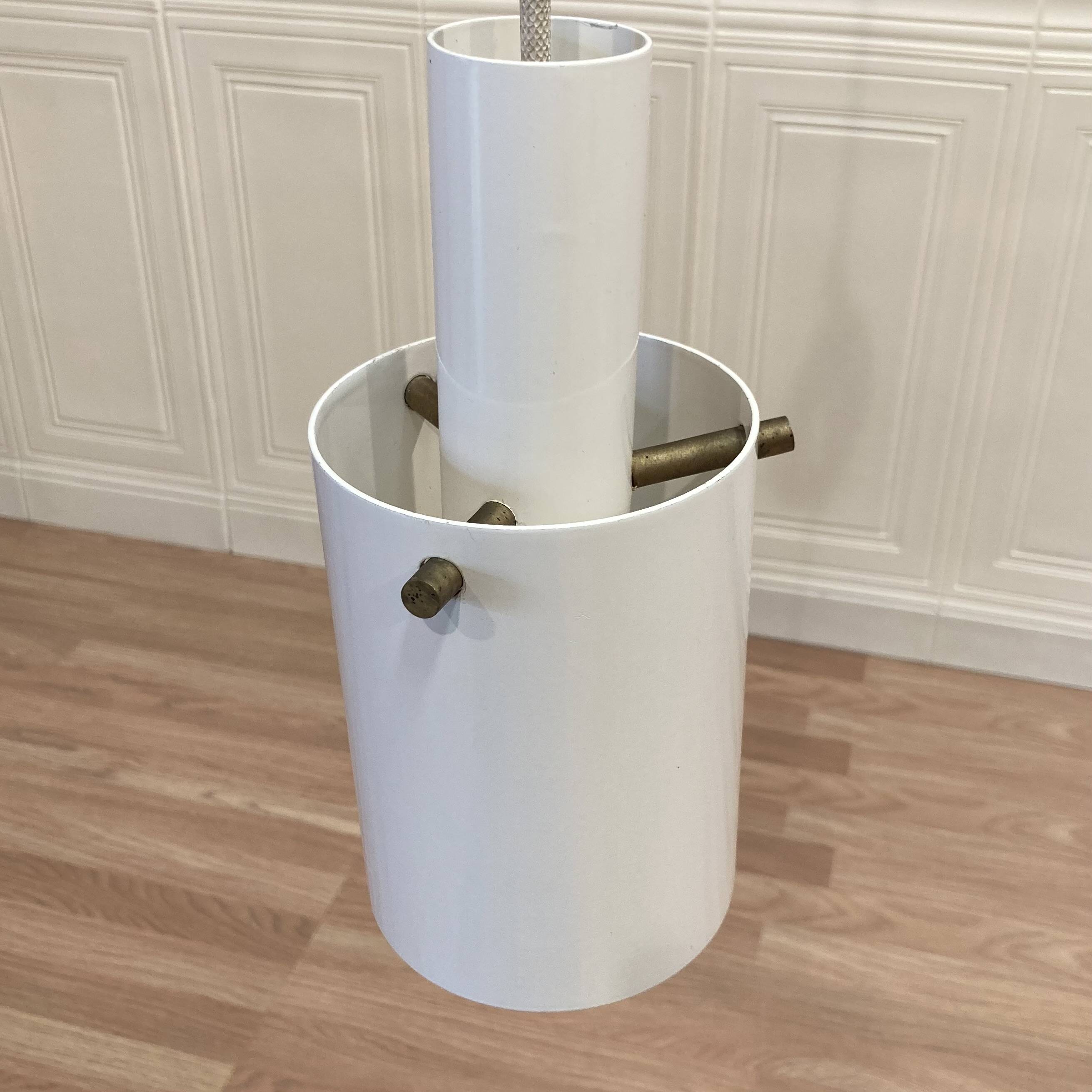 SCANDINAVIAN METAL SUSPENSION DESIGN.
