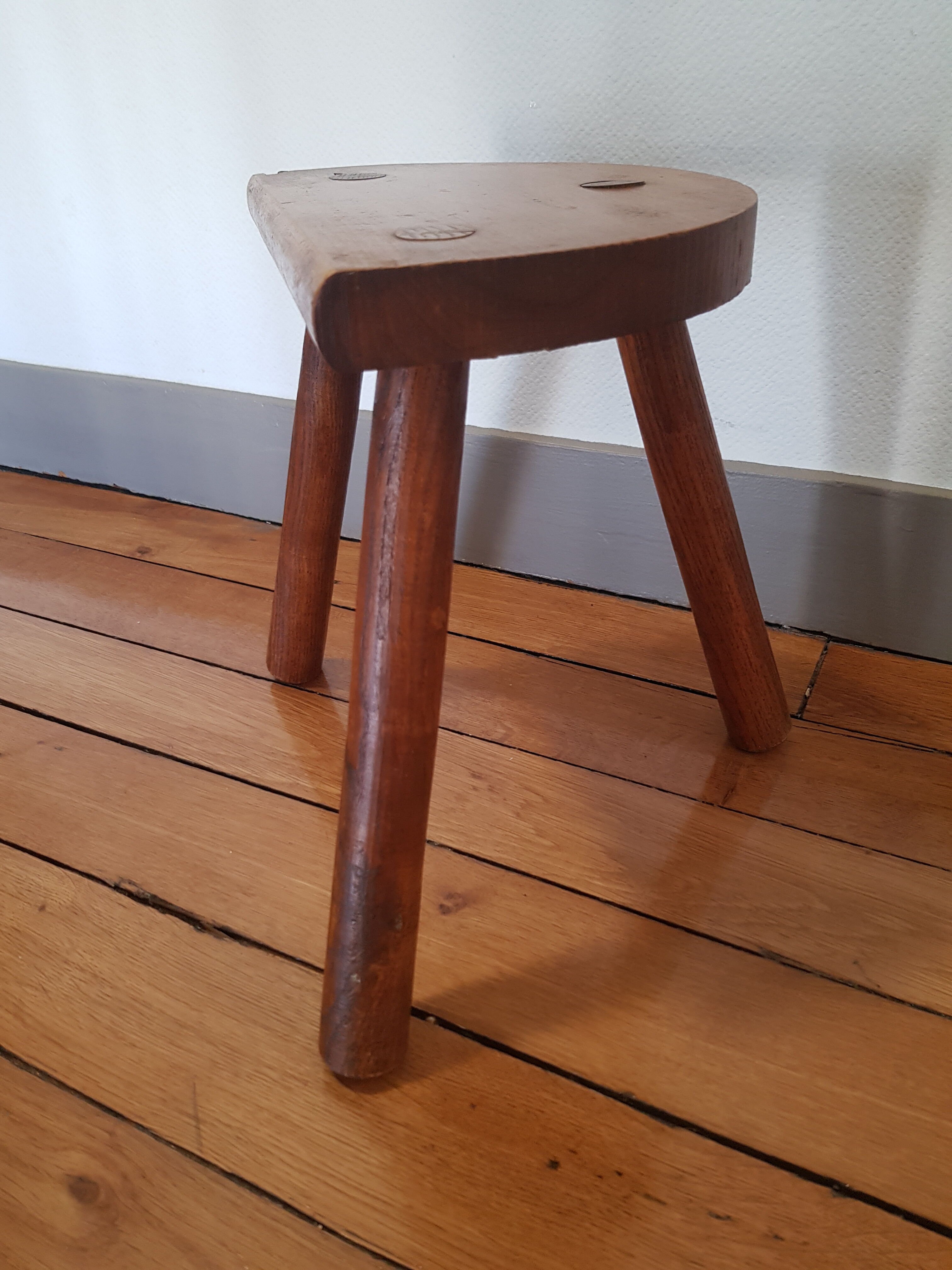Tripod tabouret