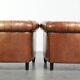 Fauteuils club Chesterfield en peau de mouton de style anglais.