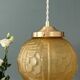 Suspension globe vintage art déco en verre dépoli jaune