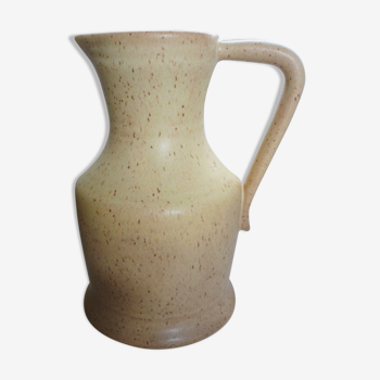 Sandstone pitcher with handle