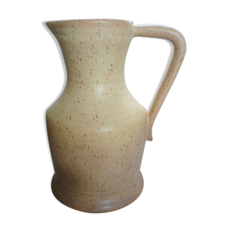 Sandstone pitcher with handle