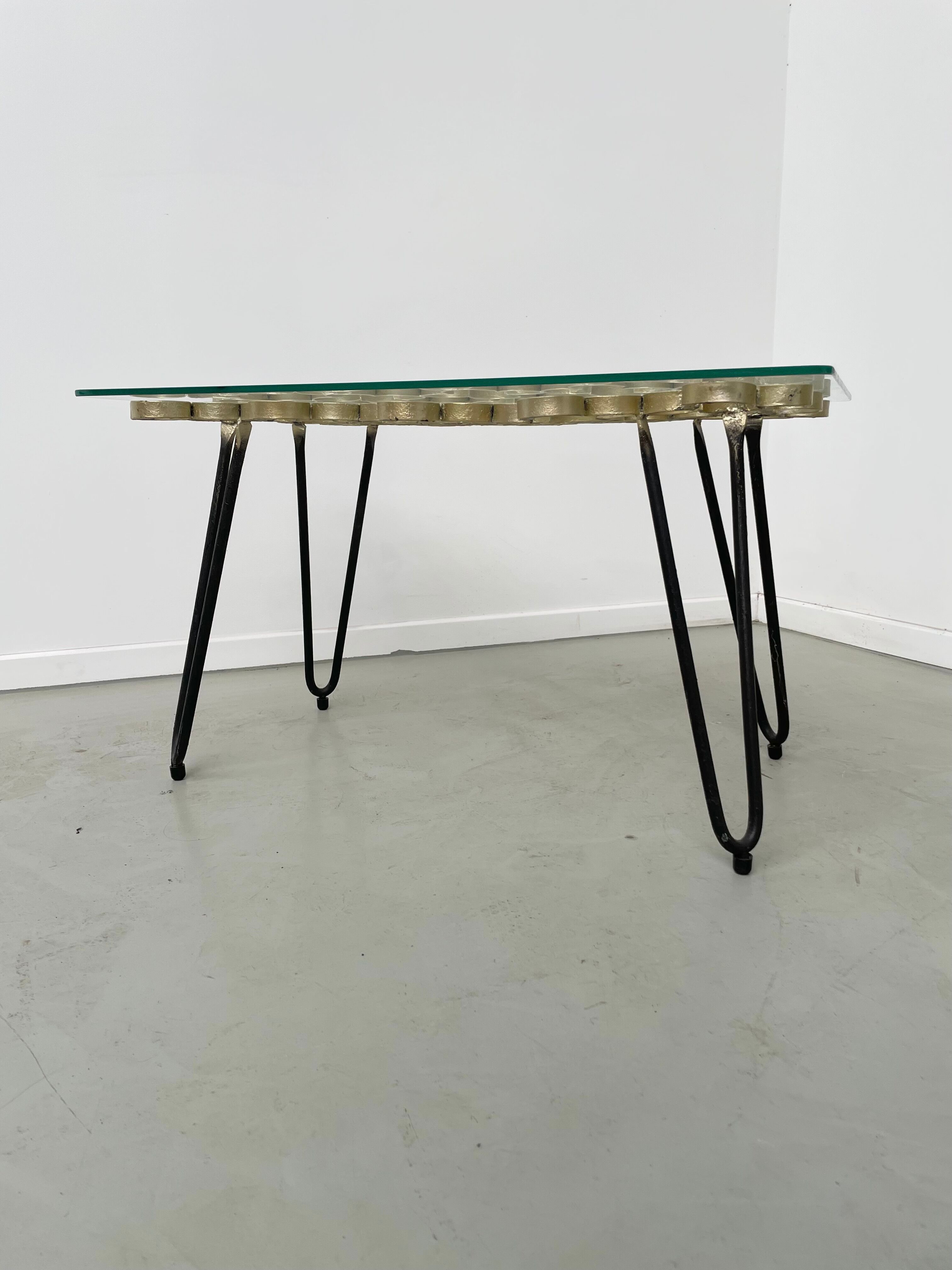 Coffee table 50s golden clover