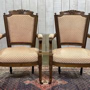 Paire de fauteuils Louis XVI début XXème en noyer