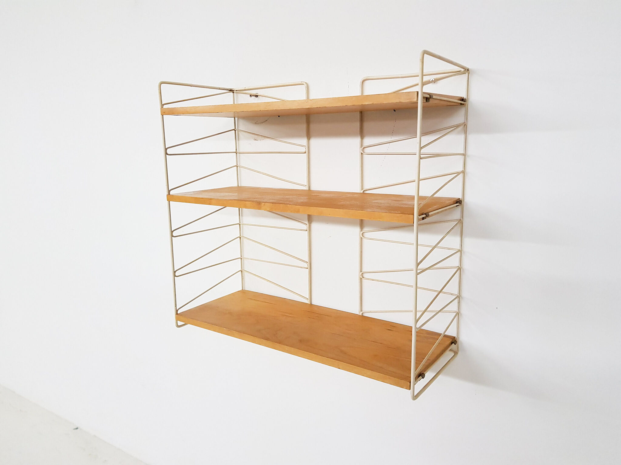 Étagère murale Nisse Strinning pour String en pin des années 60