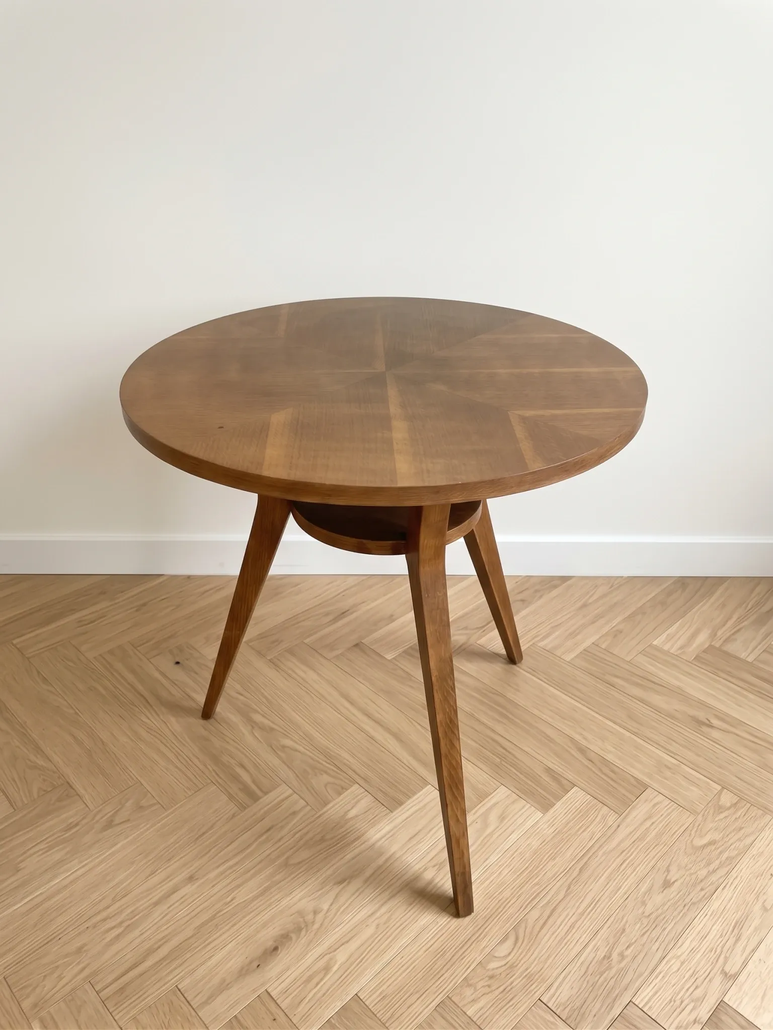 Tripod side table Art Deco in marquetry oak