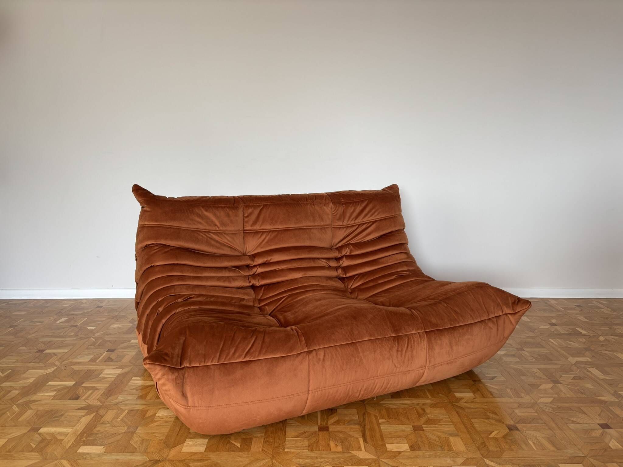 Canapé Togo deux places par Michel Ducaroy pour Ligne Roset
