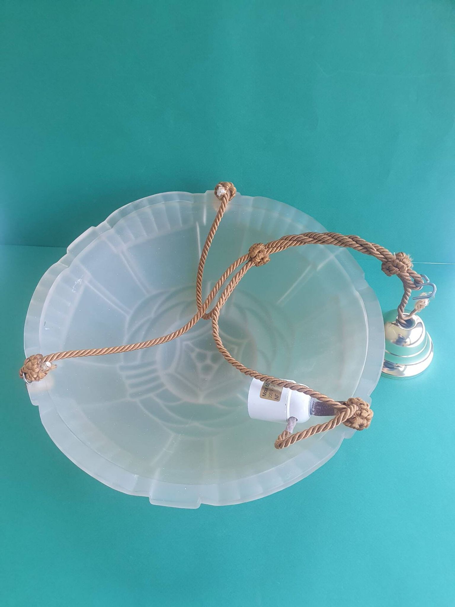 Suspended basin in pressed glass with floral Art Deco decoration, Artistar France.