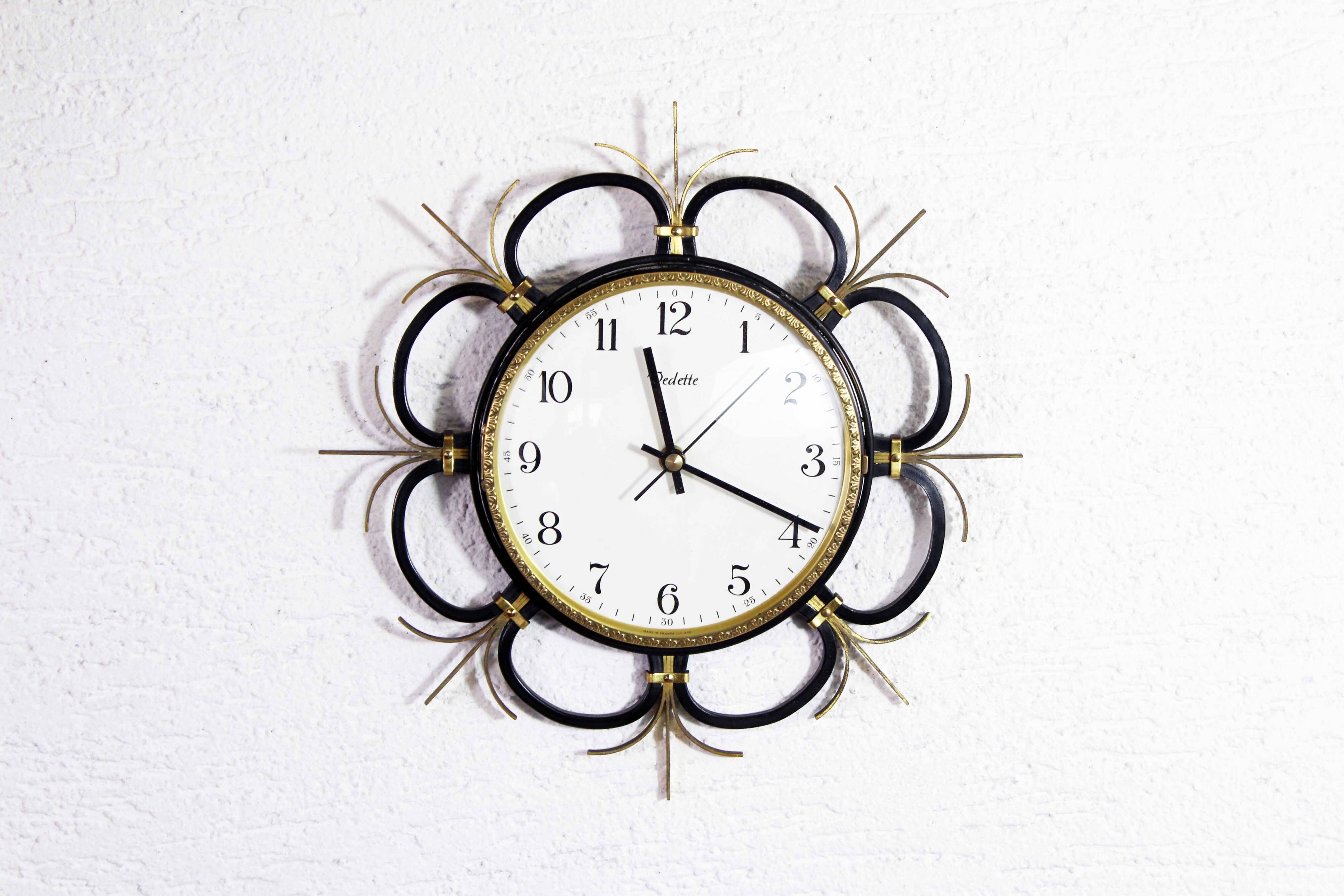 Vintage Featured Clock